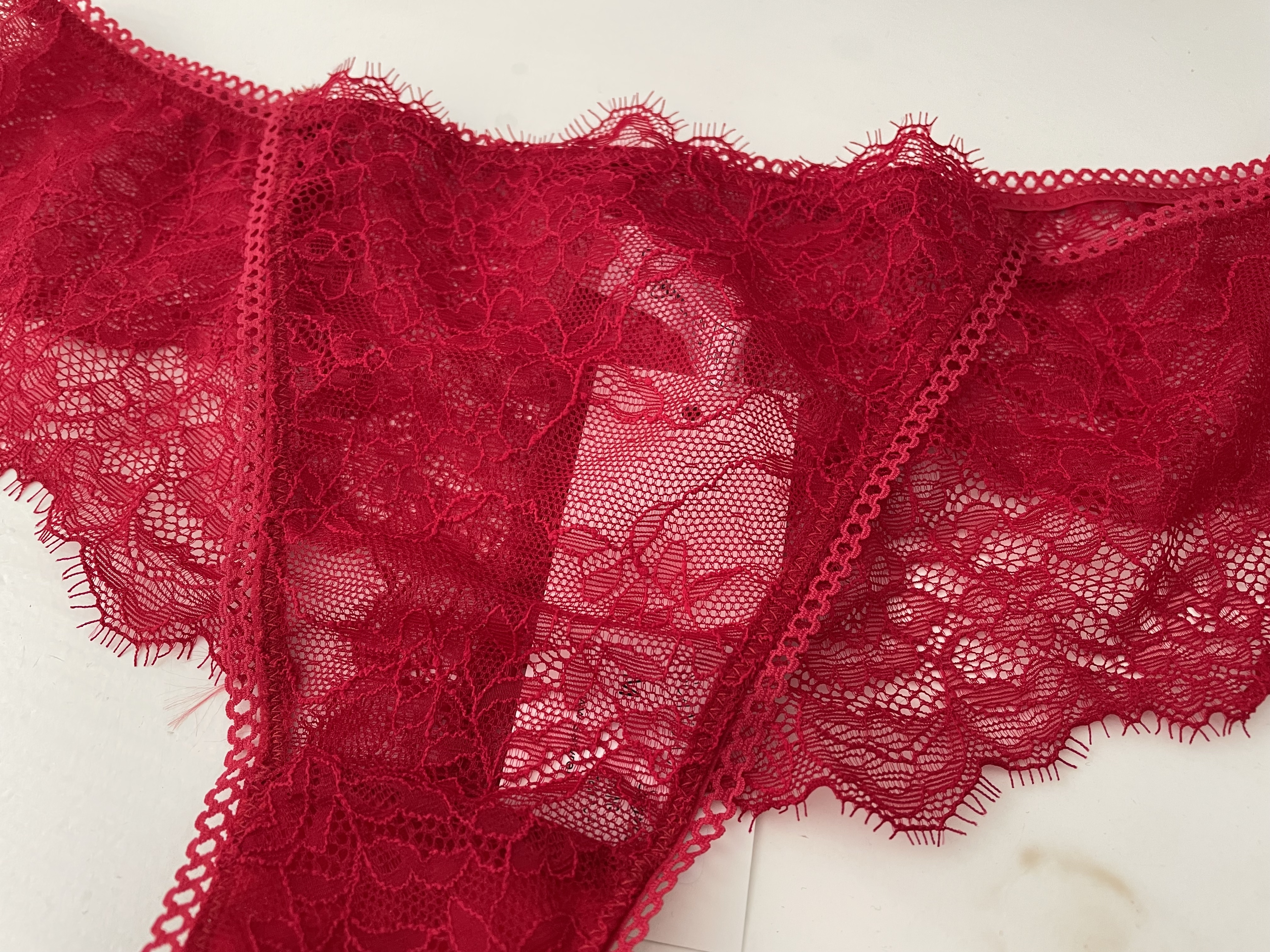 Thong Scandal de chez Sawren intimates